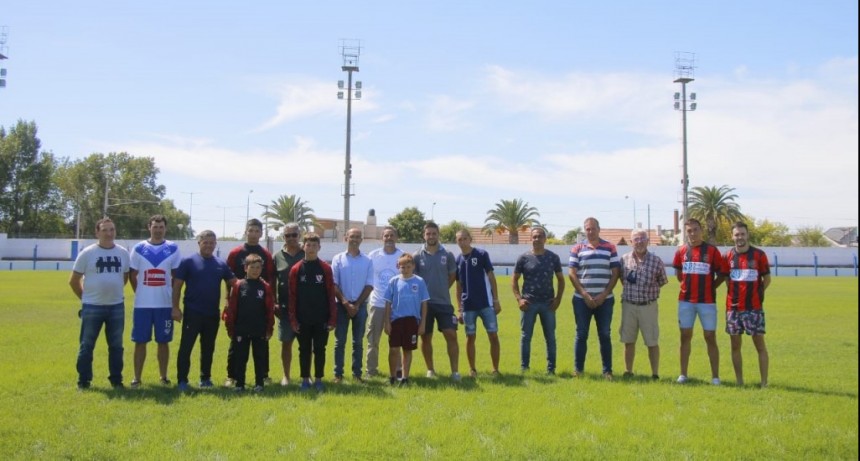 Bolívar: El Intendente Pisano entregó subsidios a 6 clubes deportivos 