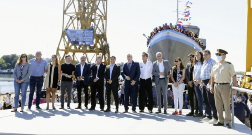 Se realizó la botadura de una nueva embarcación construida en el Astillero Río Santiago