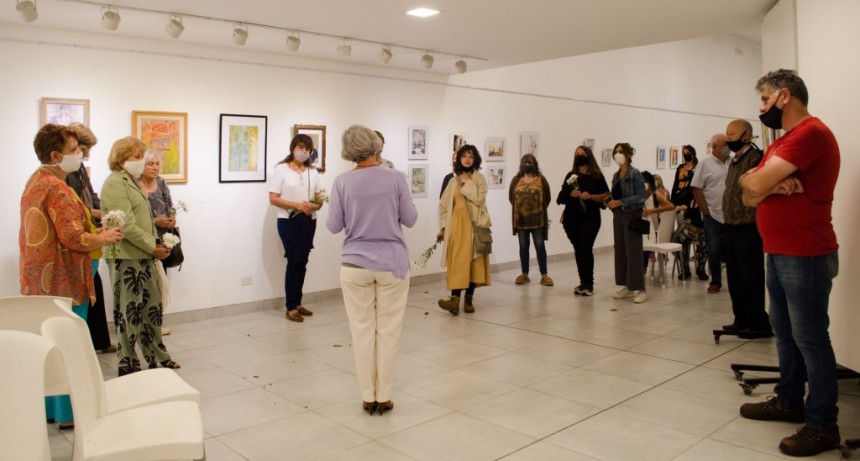 Campana: Se inaugur&oacute; la exposici&oacute;n de artes visuales &ldquo;Mujeres creativas en pandemia&rdquo;