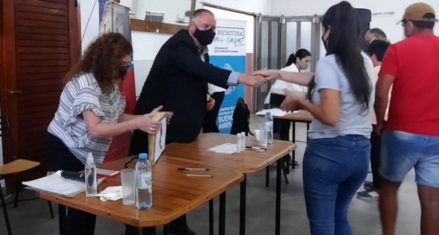 Gral. Arenales: Se realizaron firmas de escrituras a vecinos del partido 