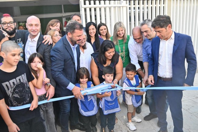 Kicillof y Larroque firmaron convenios para fortalecer la niñez y el hábitat en Escobar