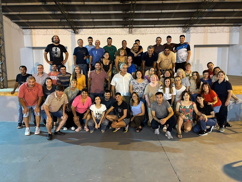 Gral. Villegas: Alegre se reunió con colaboradores del Carnaval 2025 y con los ganadores de “Asadores a la Estaca” de Zapala