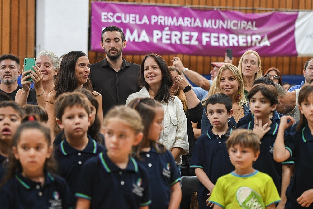 Vicente L&oacute;pez: Soledad Mart&iacute;nez acompa&ntilde;&oacute; el inicio de clases en la escuela Emma P&eacute;rez Ferreira