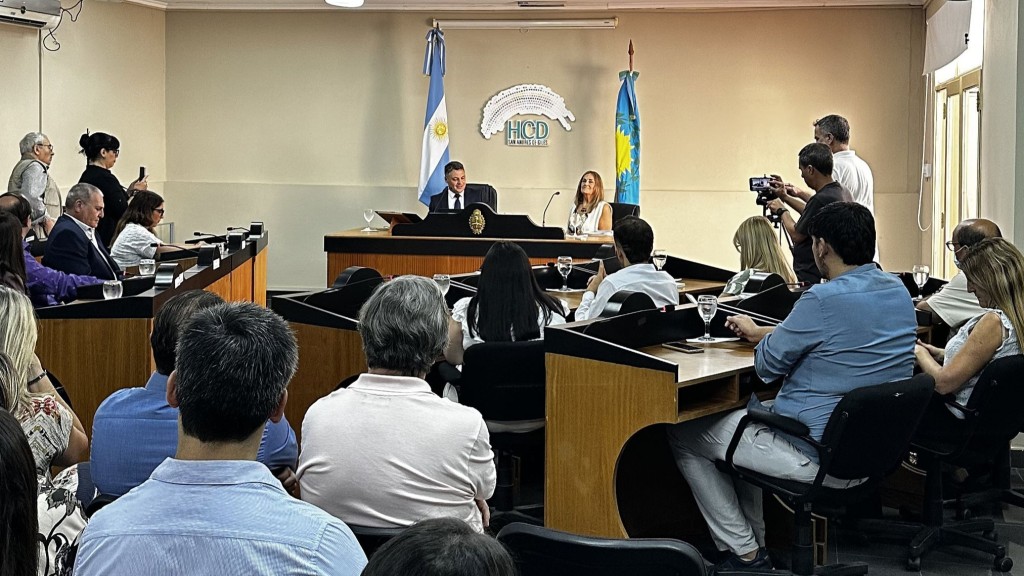 S. A. de Giles: Gesualdi dej&oacute; inauguradas las Sesiones Ordinarias del HCD