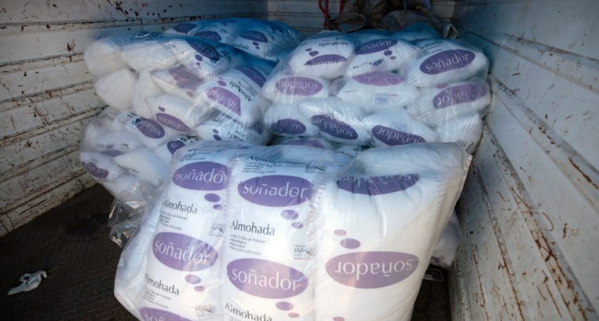 “Causa Común” canalizó la entrega solidaria de 100 almohadas a Hospitales de Alte. Brown 