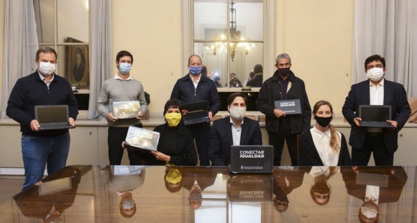 Alumnas y alumnos secundarios de Avellaneda recibirán netbooks del Ministerio de Educación 