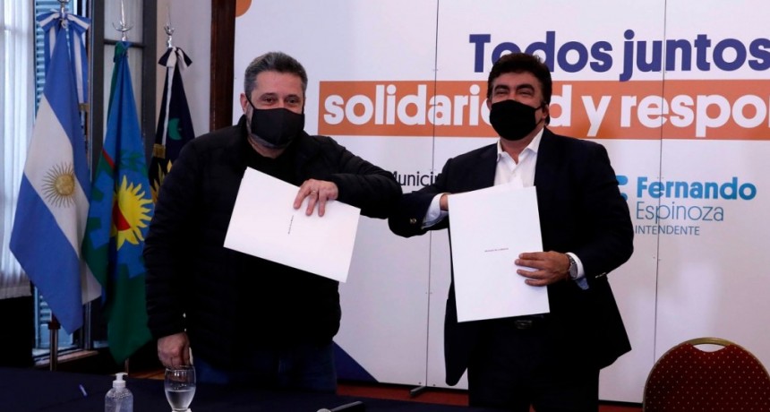 La Matanza: Espinoza firmó un convenio con el SUTERH que permite que los encargados de edificios asistan a los adultos mayores