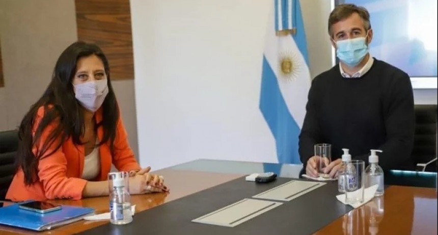 Pilar: Achával y Paula Español presentaron un mercado ambulante con alimentos a precios mayoristas