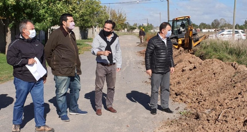 Azul: Comenzó la obra de red de agua en los terrenos del programa Construyendo Azul