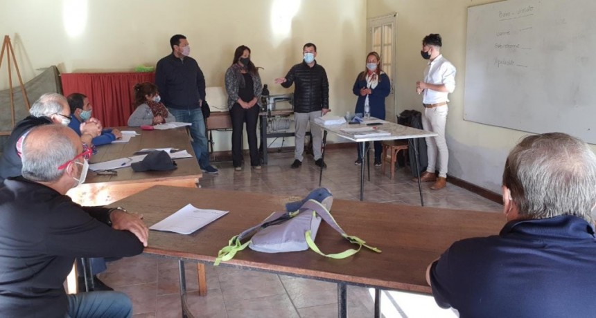 Azul: Comenzaron las clases de la Escuela de Idiomas