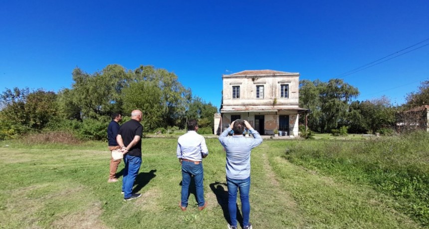 San Andrés de Giles: El intendente Gesualdi recorrió las estaciones de FFCC no operativas junto a funcionarios del sector