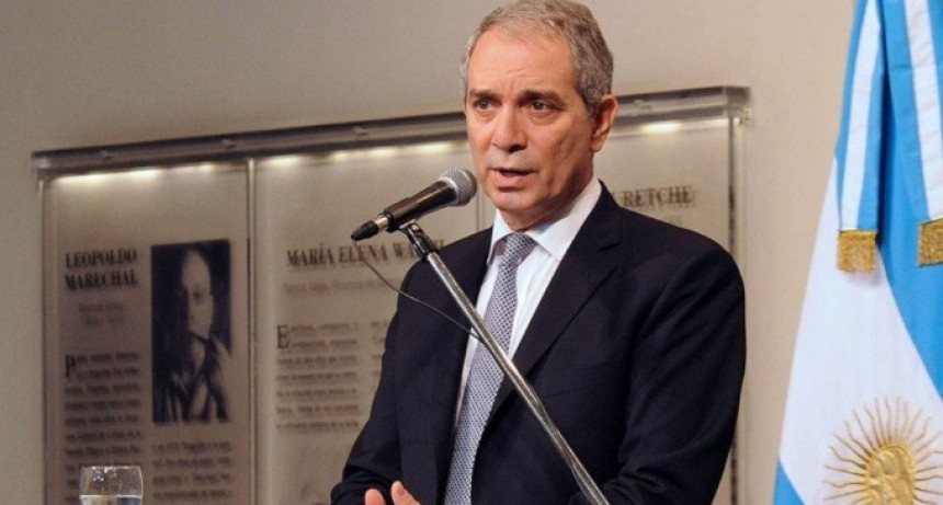 San Nicolás: El ministro Alak acompaña al intendente en la entrega de casi más de 400 escrituras