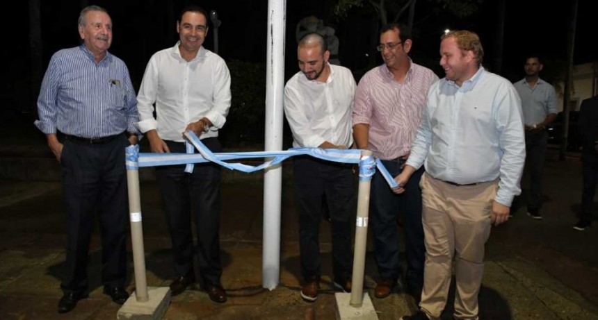 Corrientes: El Gobernador Valdés inauguró iluminación y proyectó más obras para Ituzaingó