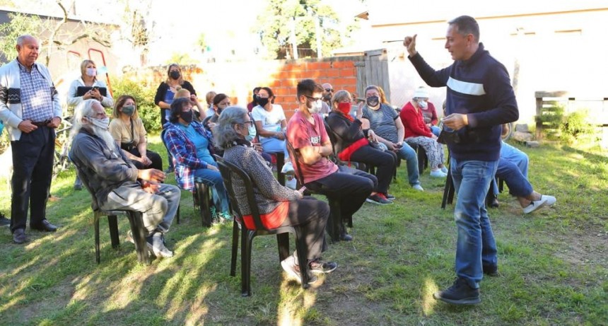 E. Echeverría: Fernando Gray se reunió con vecinos de El Jagüel por obras cloacales  