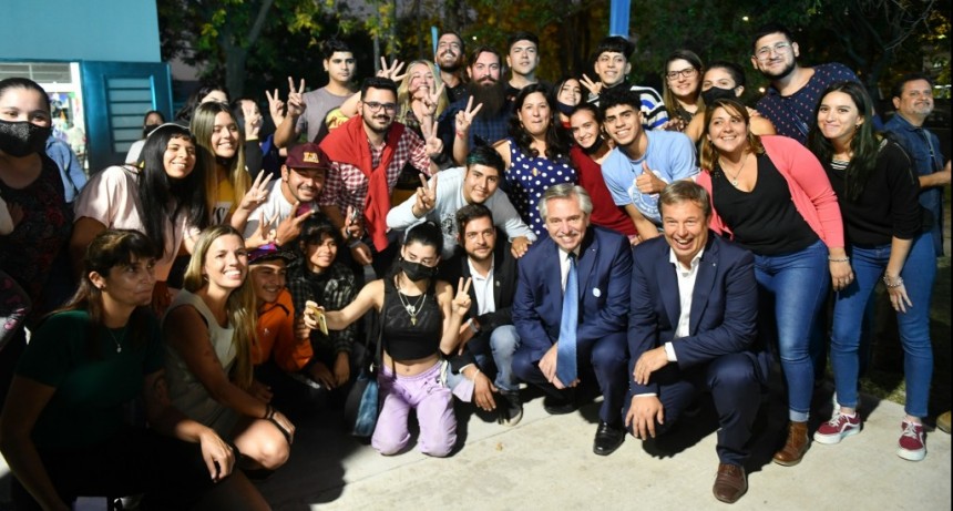 El Presidente entregó maquinaria, herramientas y materiales a emprendedores de Almirante Brown