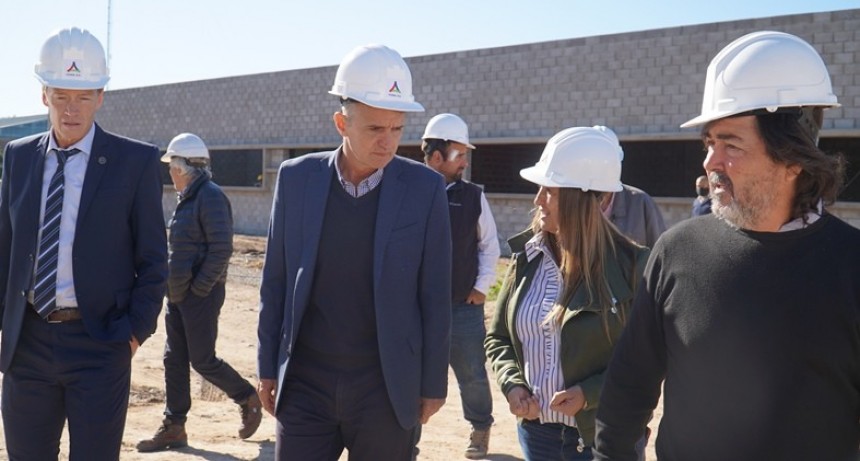 Merlo: Karina Menéndez junto al Ministro Katopodis recorrieron las obras de la UNO 