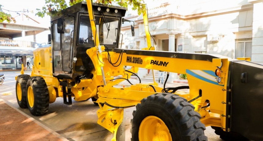 Carmen de Areco: El Municipio adquirió una nueva motoniveladora 