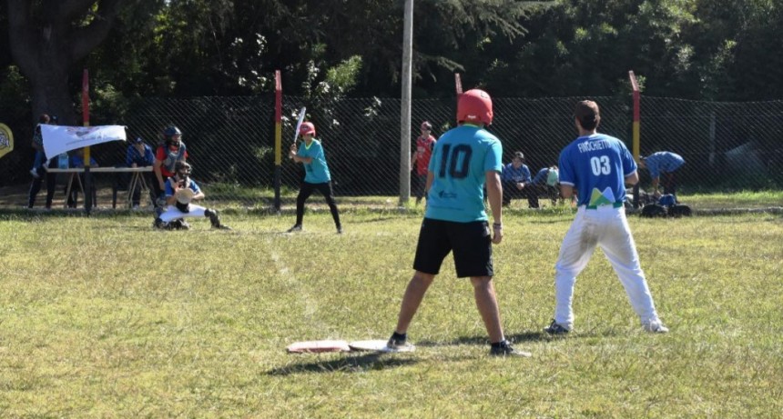 Merlo: Inició el Torneo Multisectorial de Sófbol 