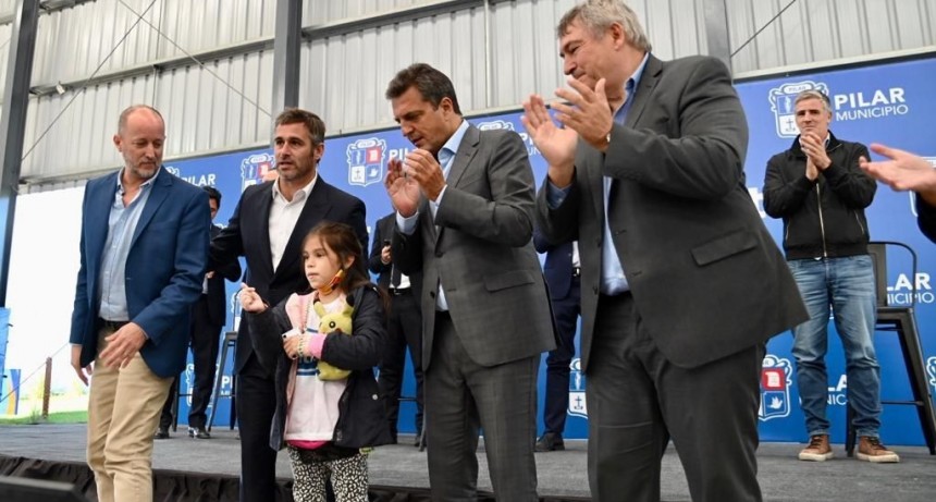 Navarro: Facundo Diz participó de la entrega de Pases Libre Multimodales 