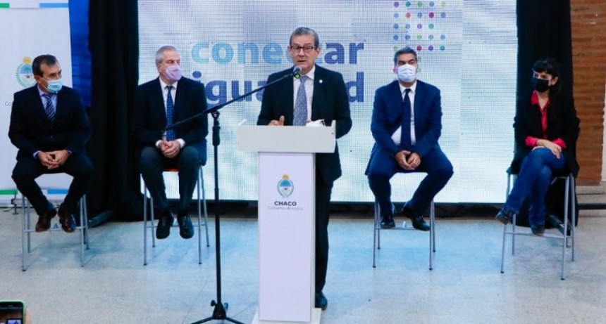 Chaco: Capitanich y Perczyk entregaron 64 netbook del programa Conectar Igualdad 
