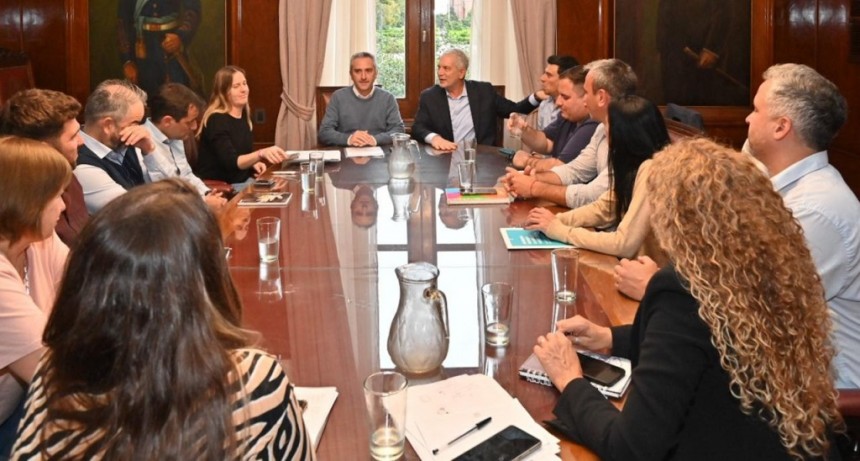 La Plata: Alak y Larroque trabajan para articular políticas sociales y planificar la reconversión de la venta en la vía pública