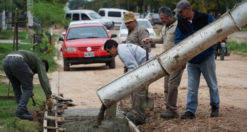 Colón (ER): Continúan los trabajos de bacheo urbano y distintos trabajos en el distrito 