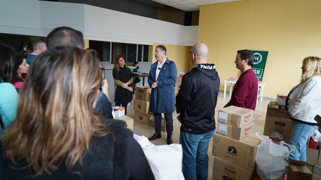 Merlo: Menéndez participó de la entrega de kits escolares a escuelas locales 