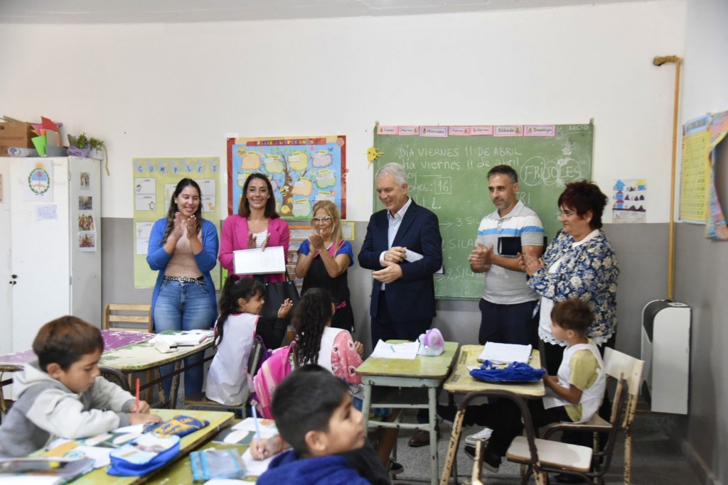 La Plata: Alak recorrió más obras en escuelas incluidas en el plan de mejora edilicia de la ciudad