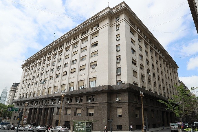 Luis Caputo firmó un Convenio con Misiones en el marco del Régimen de Extinción de Obligaciones Recíprocas
