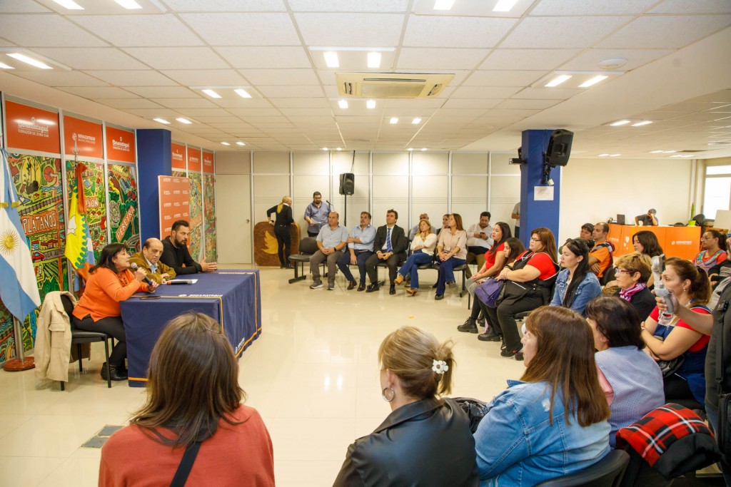 Berazategui: Más de 100 auxiliares se capacitaron en gestión alimentaria escolar 