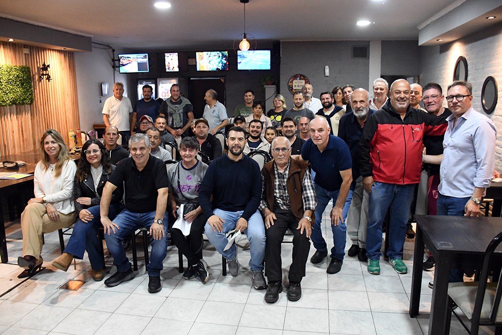 Chivilcoy: Britos entregó subsidios a 29 clubes y entidades deportivas correspondiente a abril
