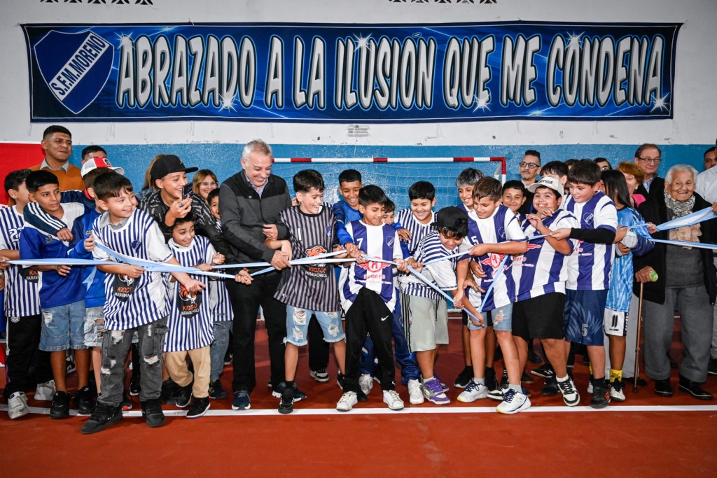 Tigre: Julio Zamora encabezó la inauguración de la nueva cancha de futsal de la Sociedad de Fomento Cultural y Deportiva Mariano Moreno