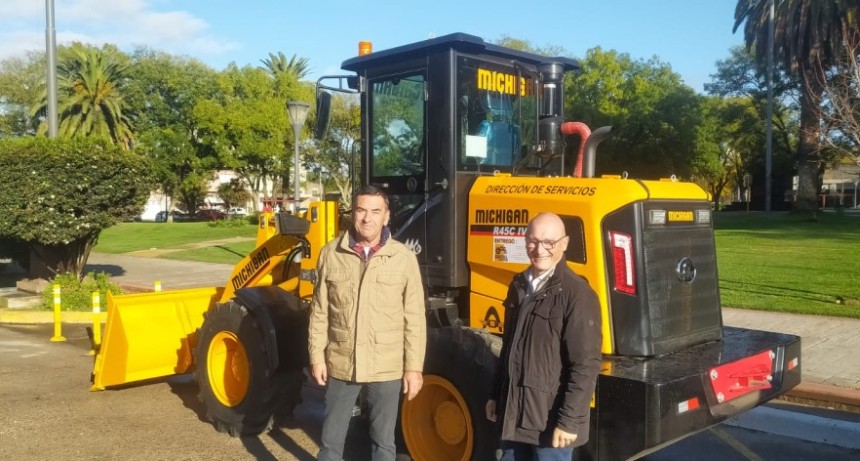 Cnel. Dorrego: El Municipio invirti&oacute; m&aacute;s de 40 millones de pesos en una nueva Pala Cargadora