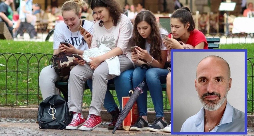 Hern&aacute;n Reyes: &ldquo;Los j&oacute;venes no conf&iacute;an en la pol&iacute;tica como instrumento de transformaci&oacute;n. Perciben que las alternativas las produce la tecnolog&iacute;a&rdquo;