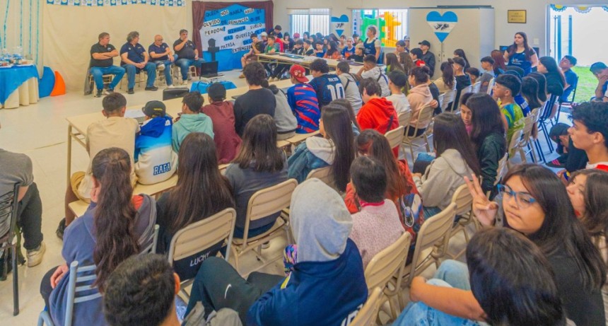 San Fernando: Ex Combatientes de Malvinas charlaron con j&oacute;venes del programa educativo municipal