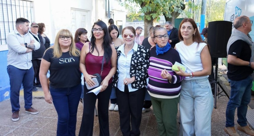 Pte. Per&oacute;n: Cantero entreg&oacute; anteojos gratuitos del programa &ldquo;Ver para Aprender&rdquo;