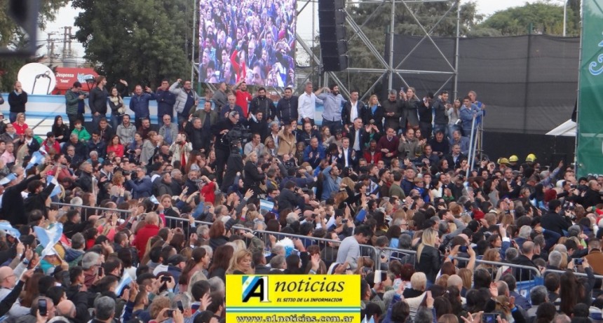 Fern&aacute;ndez - Fern&aacute;ndez: La f&oacute;rmula de la gente en fotos 
