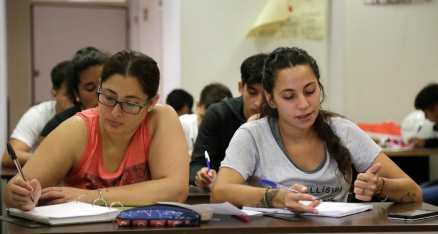 Alte. Brown: Clases virtuales para 500 estudiantes del FINES que egresan este año 
