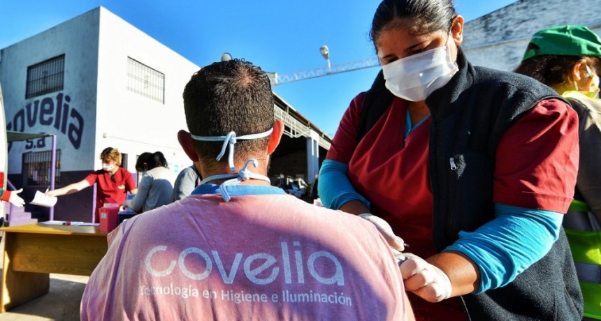 E. Echeverría: El Municipio realizó un operativo de vacunación a recolectores de residuos