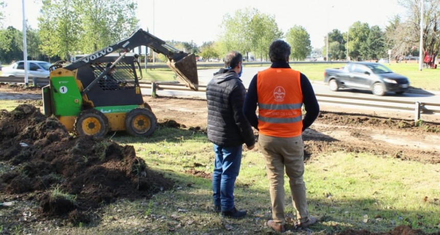 Luján: Trabajos de desbaste en la rotonda de las rutas 192 y ex 7 