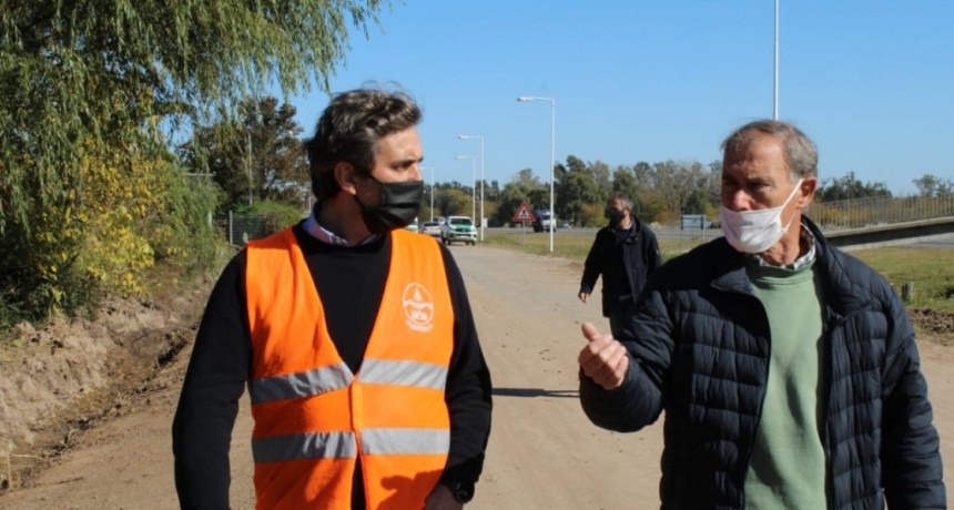 Luján: Leo Boto supervisó trabajos de mejoramiento vial y pluvial en barrio Luna