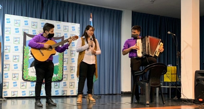 Pte. Perón: El municipio recordó el 210° aniversario de la Revolución de Mayo con una peña folclórica virtual