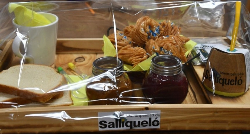 Salliqueló: Nosetti celebró el día de la Patria, con un emotivo acto junto a autoridades en la plaza