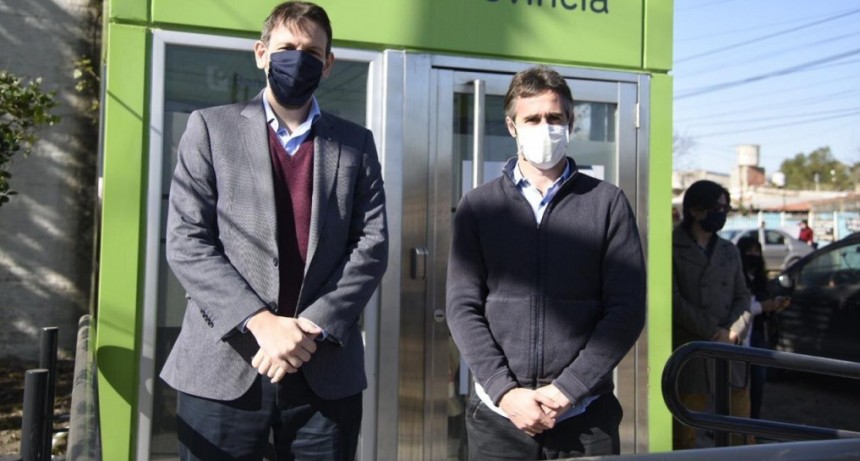 Pilar: Achával inauguró nuevos cajeros en Villa Rosa junto al presidente del Banco Provincia 