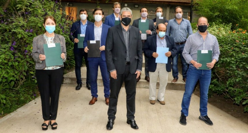 Avellaneda: El intendente Chornobroff firmó un acuerdo con el ministro de Hábitat y Desarrollo Territorial, Jorge Ferraresi