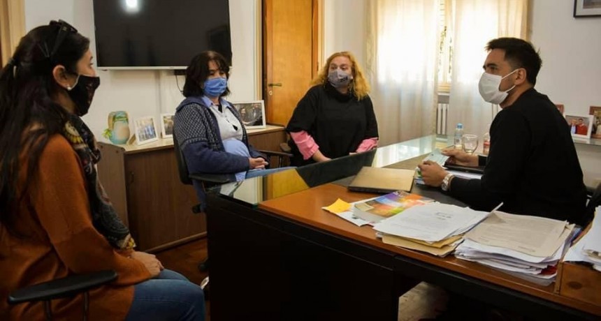 Carmen de Areco: El Intendente Villagrán entregó un subsidio al Jardín 906 