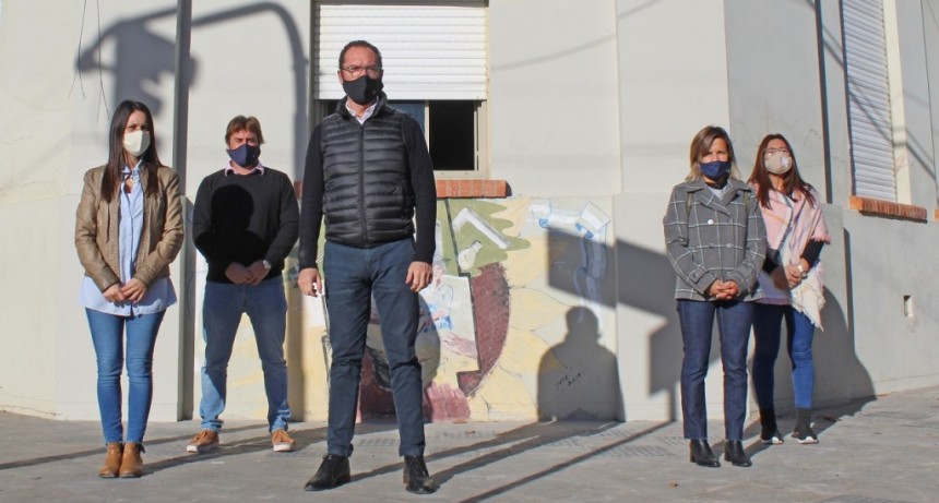 Carlos Casares: Torchio visitó la obra de nuevos sanitarios en la Escuela N°8