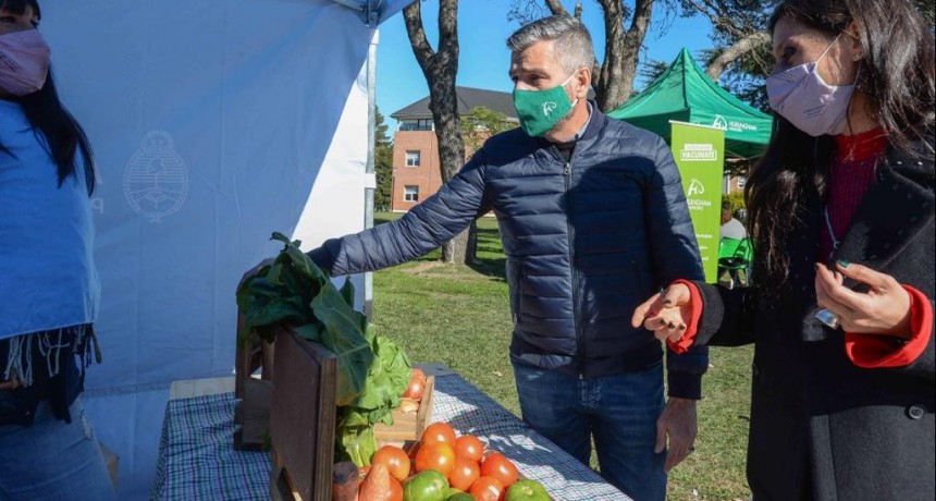 Hurlingham: Zabaleta y Paula Español recorrieron el Mercado Federal Ambulante en el distrito