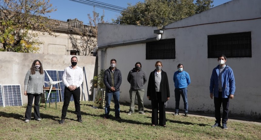 Mercedes: Ustarroz y ministra de Trabajo Malec visitaron el Centro de Formación Profesional Nº401 