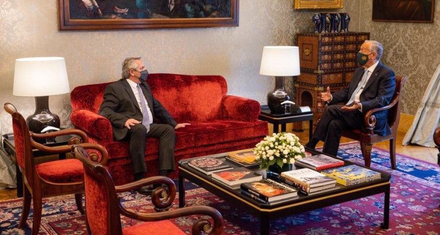 El Presidente fue recibido por su par de Portugal en el inicio de su gira por Europa